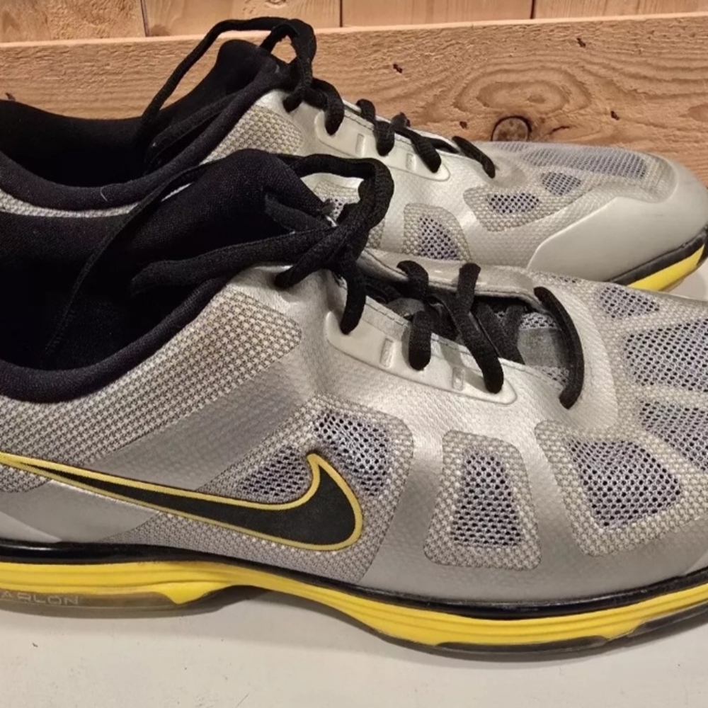 Nike Men's Gray and Yellow Running Shoes